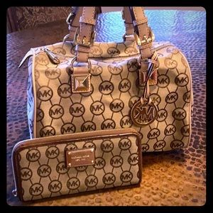 Michael Kors Purse and matching wallet tan color